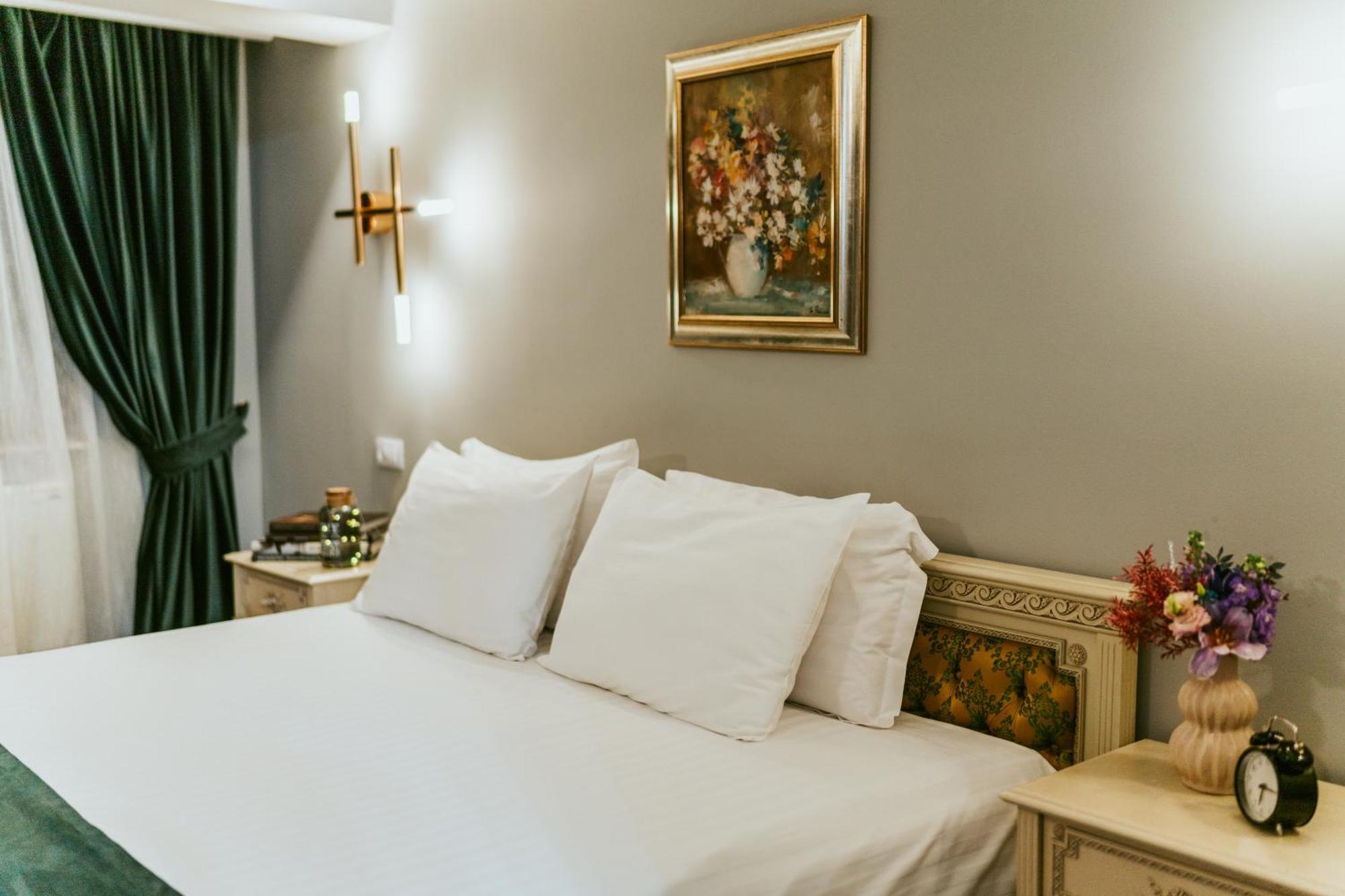 Sungarden Golf&Spa Resort Baciu  Exteriör bild A bedroom at the hotel