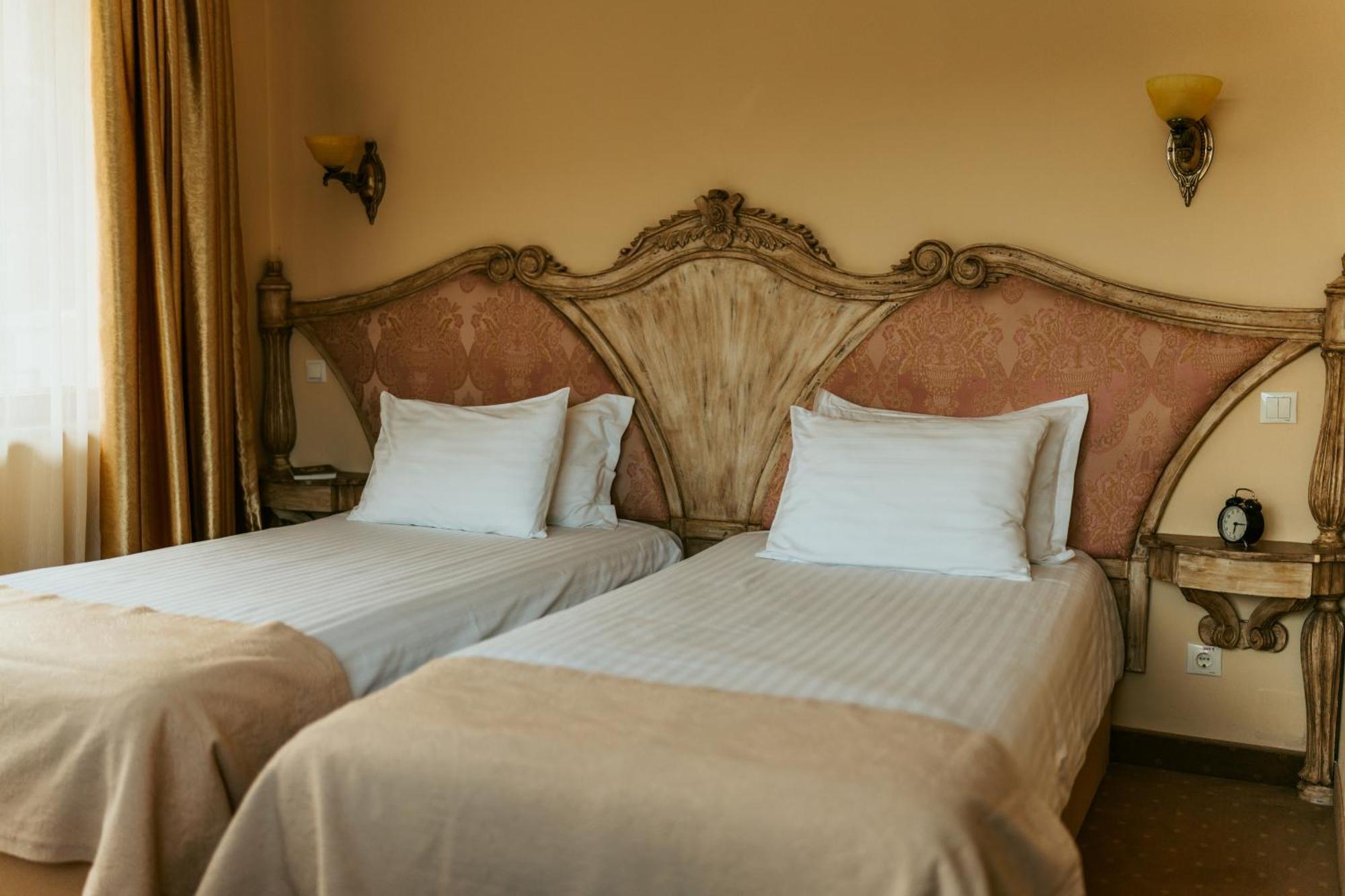 Sungarden Golf&Spa Resort Baciu  Exteriör bild A bedroom at the hotel