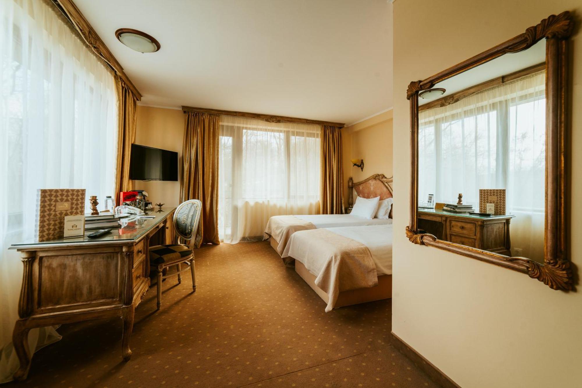 Sungarden Golf&Spa Resort Baciu  Exteriör bild A room at the hotel