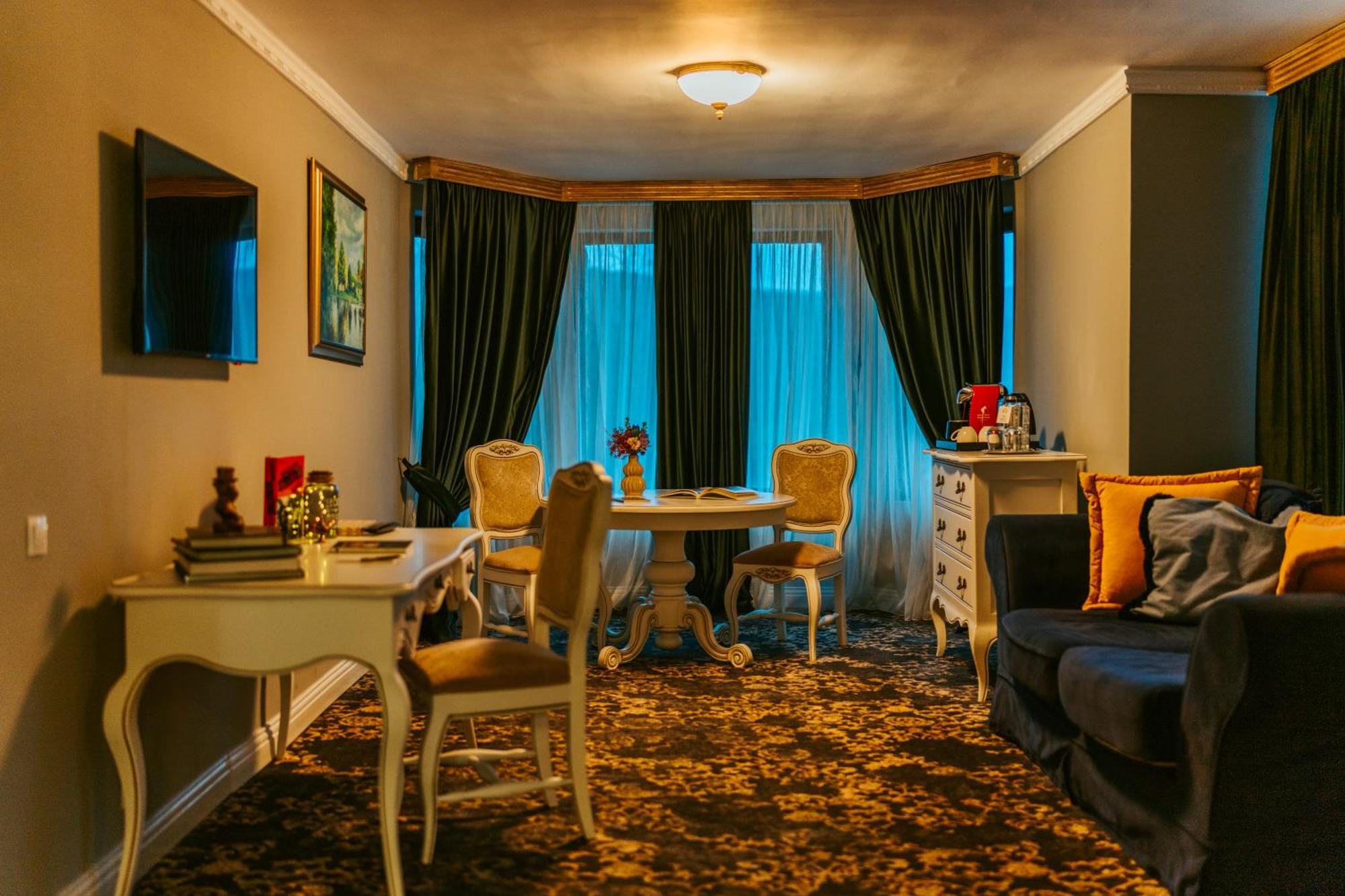 Sungarden Golf&Spa Resort Baciu  Exteriör bild Suite at the hotel