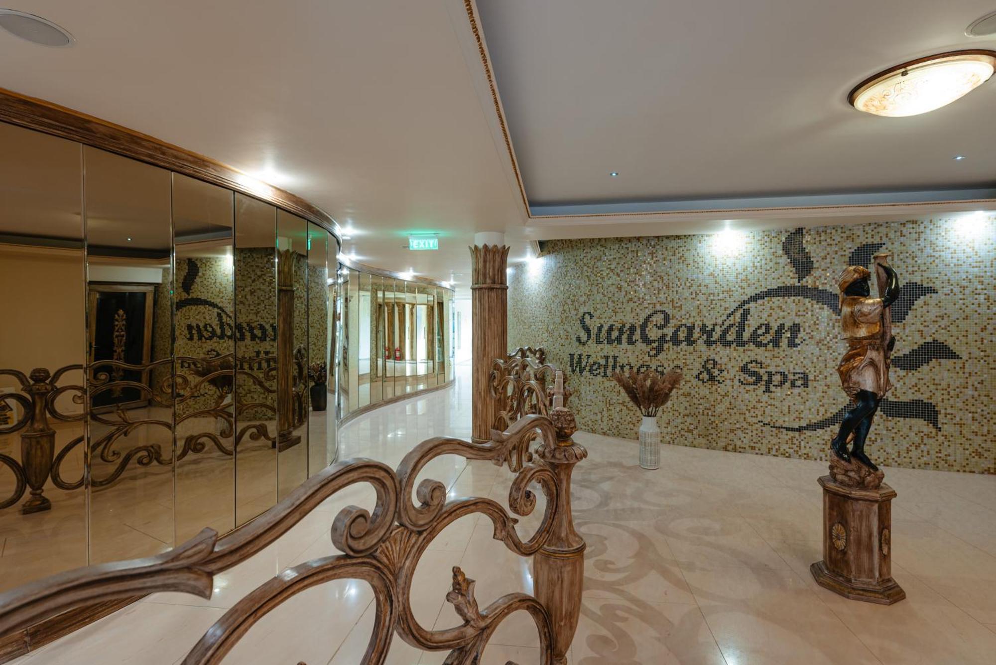 Sungarden Golf&Spa Resort Baciu  Exteriör bild